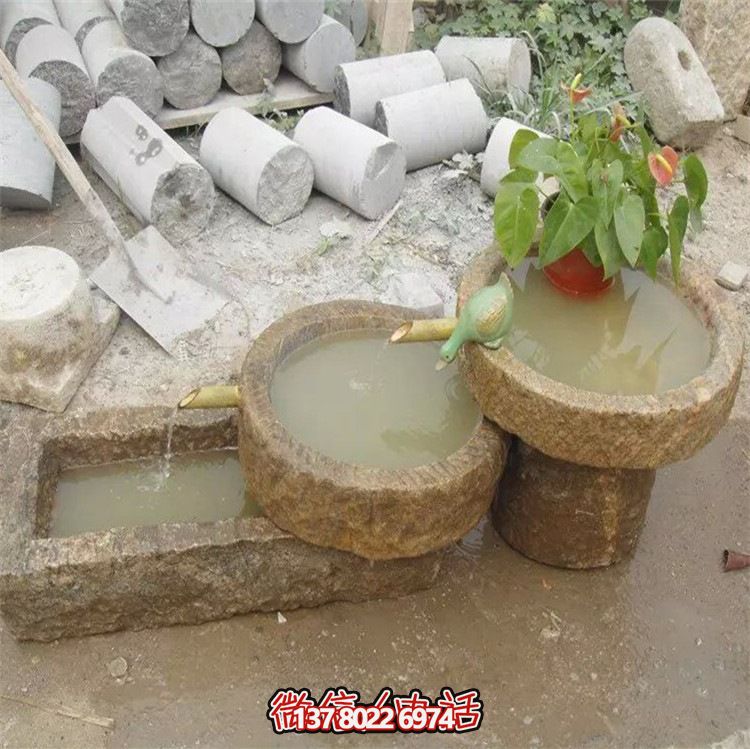 古老農(nóng)村石槽流水魚缸，傳統(tǒng)擺件裝飾景觀