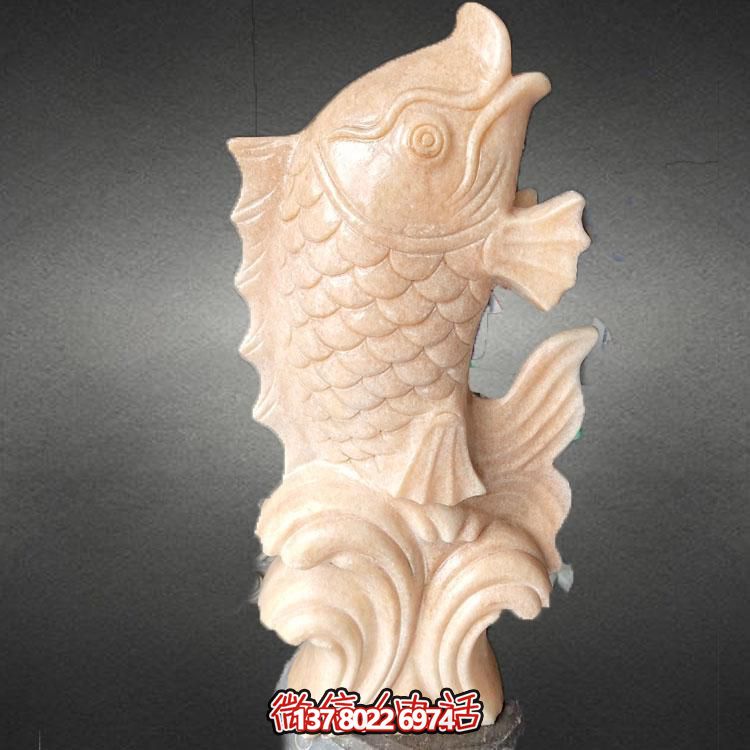 集大理石石雕、水景擺件、鯉魚(yú)雕塑于一體的精美藝術(shù)品