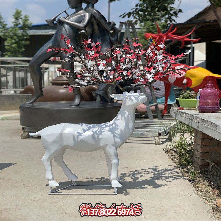 不銹鋼梅花鹿雕塑，點綴校園景觀