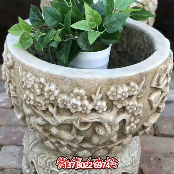 精美藝術石雕花盆，讓繁復多彩的花紋與浮雕結合，打造出精美的大理石雕塑