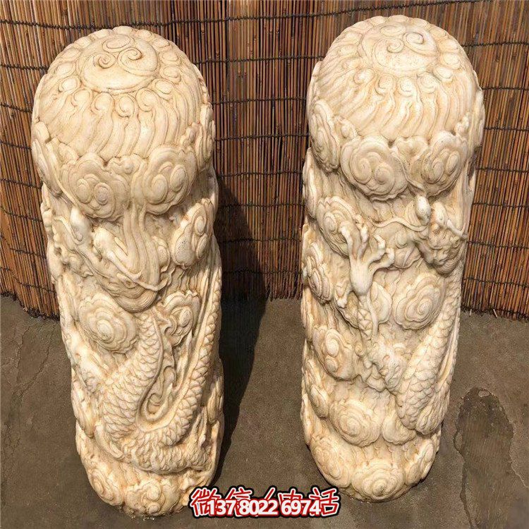 精美石柱浮雕擺件，添上龍庭院門口的濃濃文化氣息