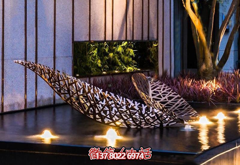不銹鋼樹葉鏤空雕塑，給戶外和酒店環(huán)境帶來優(yōu)雅氣息