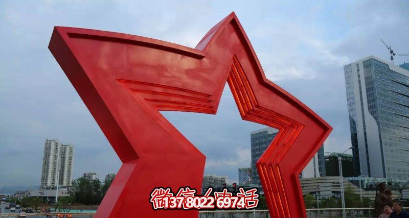 不銹鋼雕塑拱門，點(diǎn)綴景觀廣場(chǎng)