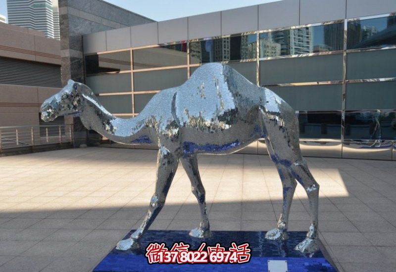 不銹鋼駱駝雕塑，為廣場(chǎng)添彩
