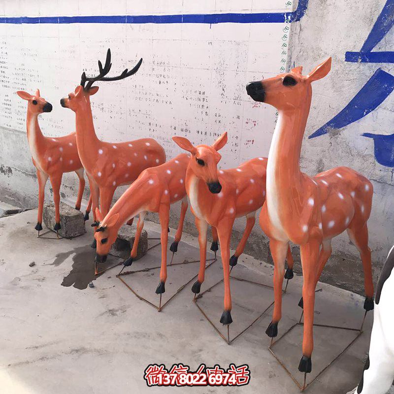 彩繪玻璃鋼雕塑鹿，靜謐優(yōu)雅完美綻放