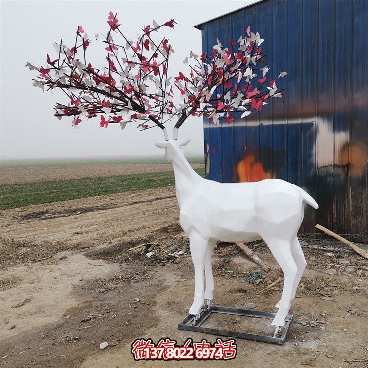 玻璃鋼雕塑梅花鹿，為戶外園林景觀增添抽象美感