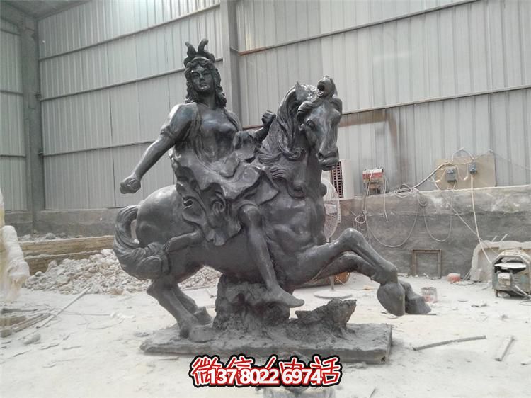 超越傳統(tǒng)，探索未知的玻璃鋼騎馬擺件