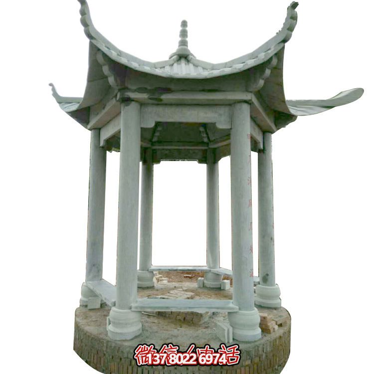 山頂簡(jiǎn)易涼亭，讓您輕松觀賞美景