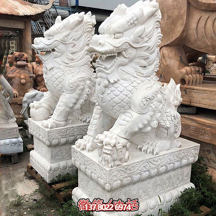大型漢白玉石雕麒麟雕塑，為您的庭院門口增添獨(dú)特景觀