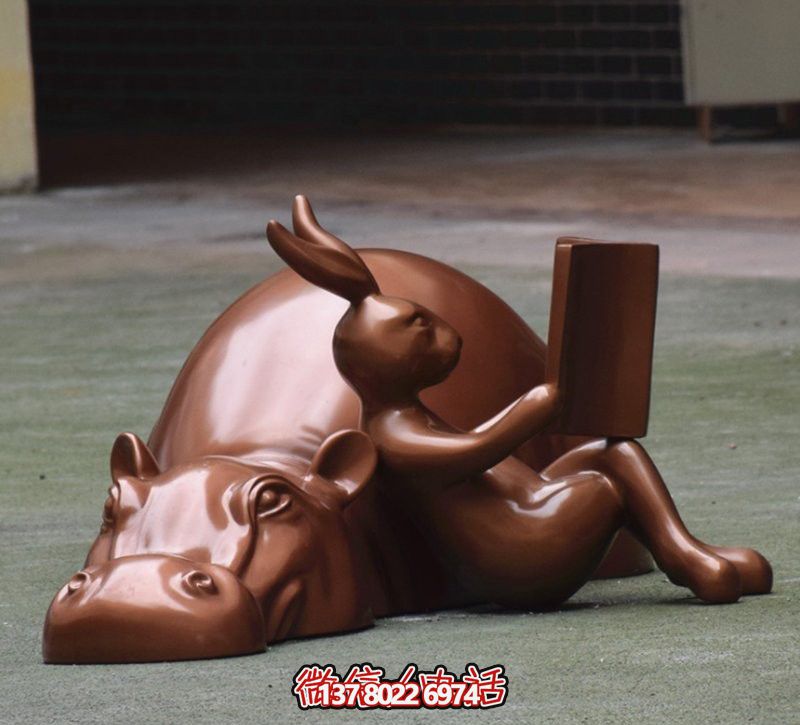 玻璃創意海馬雕塑，擺放于場內，點綴你的生活