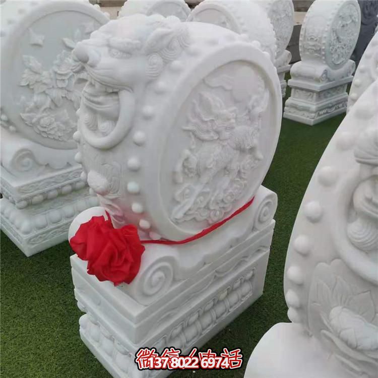 中式別墅擺放天然漢白玉石雕抱鼓石門(mén)墩