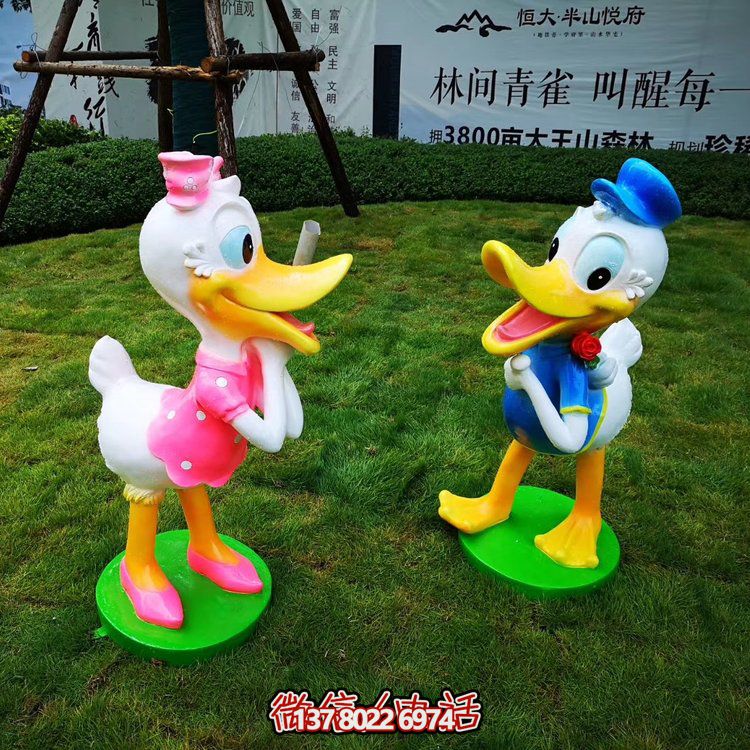 唐老鴨玻璃鋼卡通動(dòng)漫人物雕塑